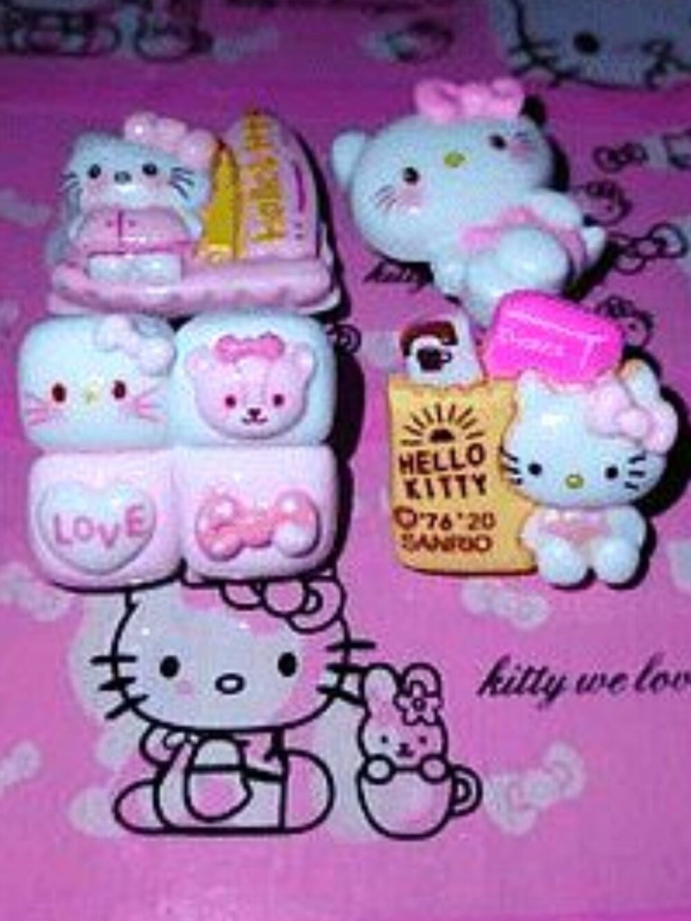 ✨4 BRAND NEW "HELLO KITTY" CROC CHARMS✨